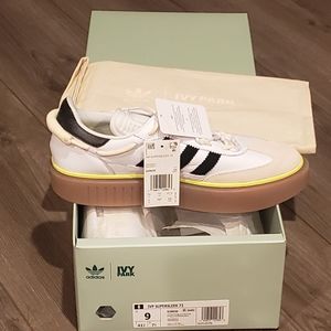 IVY Park Supersleek 72. NWT. Size 9